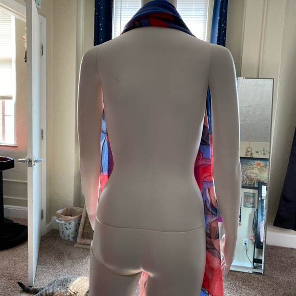 Blue and red scarf - Picture 6 of 6